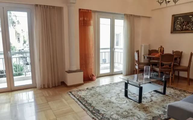 Cozy & Spacious Apartment in Central - photo 2