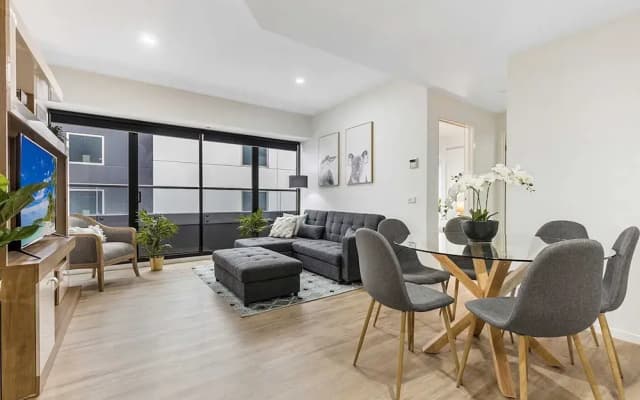 Executive Unit With Pool and Gym Near Riverfront - photo 3