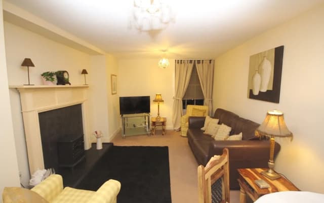 Silver Lining - St Patrick Sq Apartment - photo 4