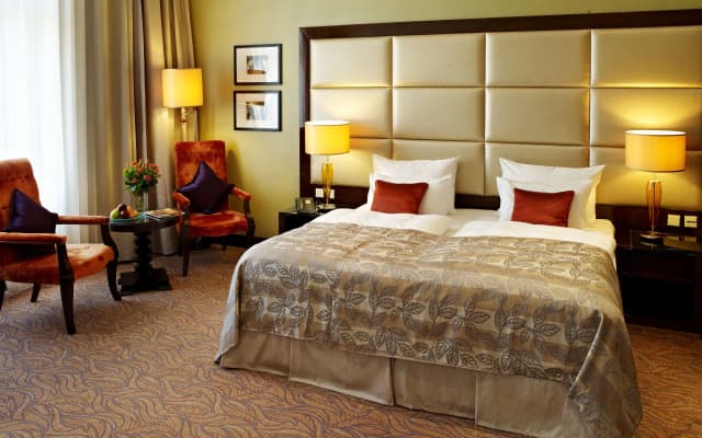 Hotel Kings Court - photo 4