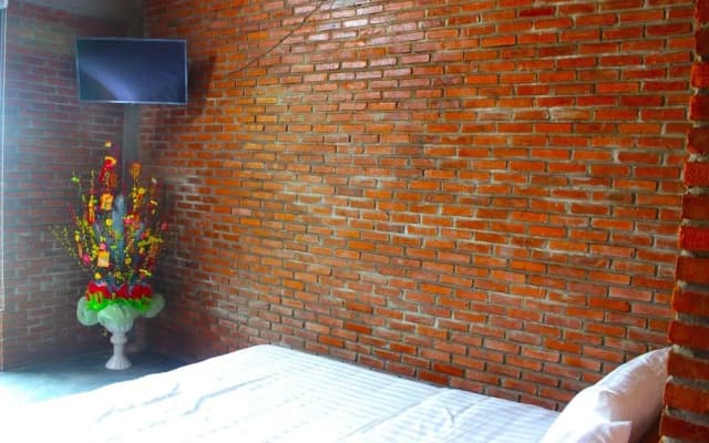 Ba's Garden Beachside Homestay - photo 2