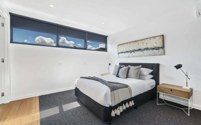 Stylish Studio With Great Amenities Near Beachside - photo 5