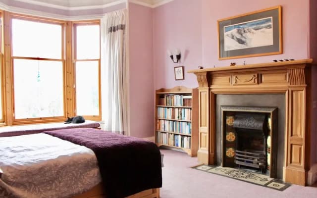 Large Victorian Town House - photo 2