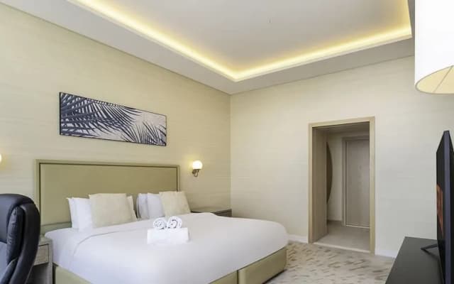 LUX Iconic Views at Palm Tower Suite 2 - photo 5