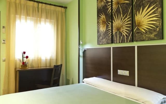Hostal Avenida Barajas - photo 3