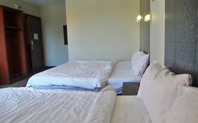 682 Lodge by OYO Rooms - photo 2