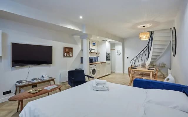 Charming & Modern Duplex Apartment Center of Paris - photo 3