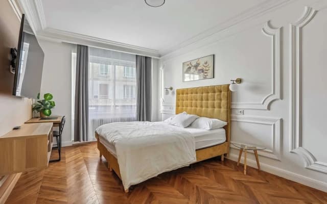 Superb Haussmann-style apt - 2bdr/6p - Trocadero - photo 2