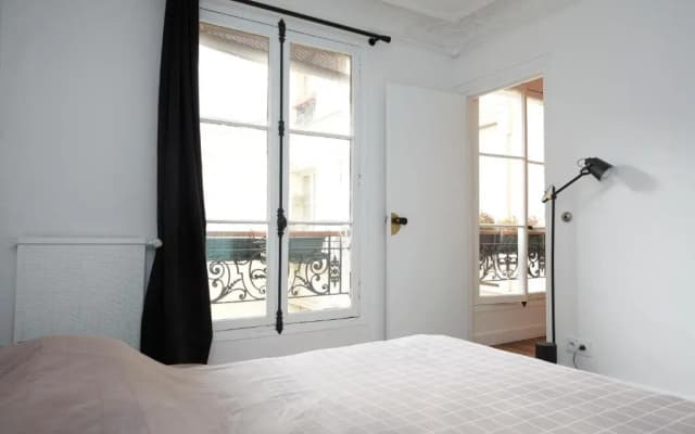 Design apartment in a Hype area near Montmartre - photo 4