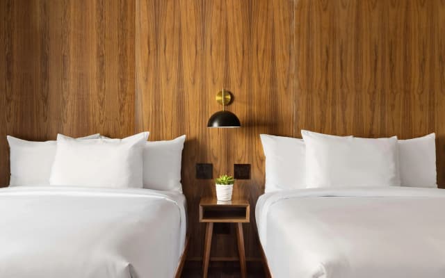 Grayson Hotel in the Unbound Collection by Hyatt - photo 3