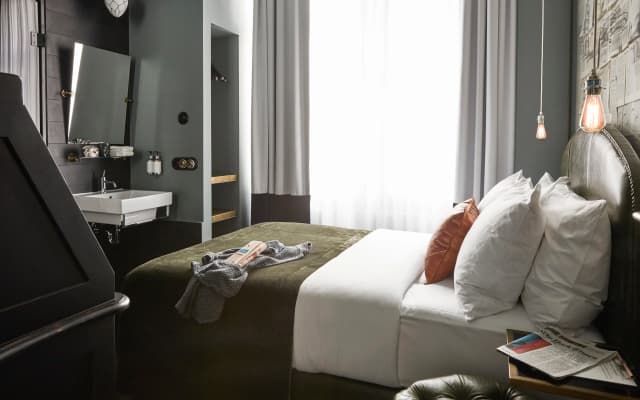 Sir Savigny Hotel - photo 2