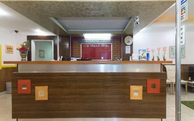 OYO 587 The Dream Hotel - photo 2