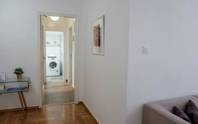 Comfortable 2BD apartment next to Megaro - photo 2