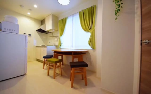 Three Tokyo 102 - photo 4
