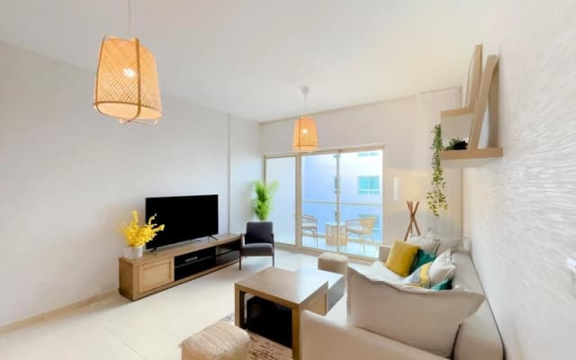 Spectacular 1BR Community View - photo 2
