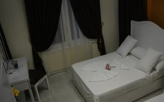 Crown Hotel - photo 2