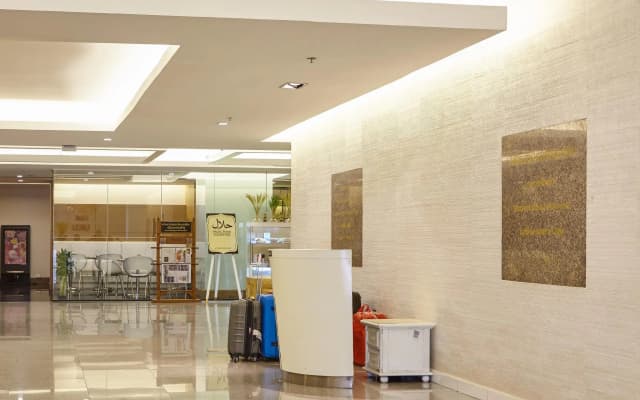 Baiyoke Suite Hotel - photo 2