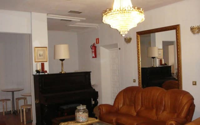 Hostal Riesco Puerta Del Sol - photo 3