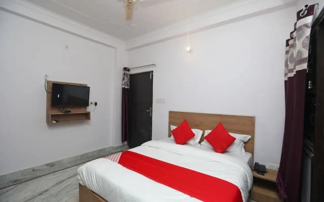 OYO 37055 M R Residency - photo 2