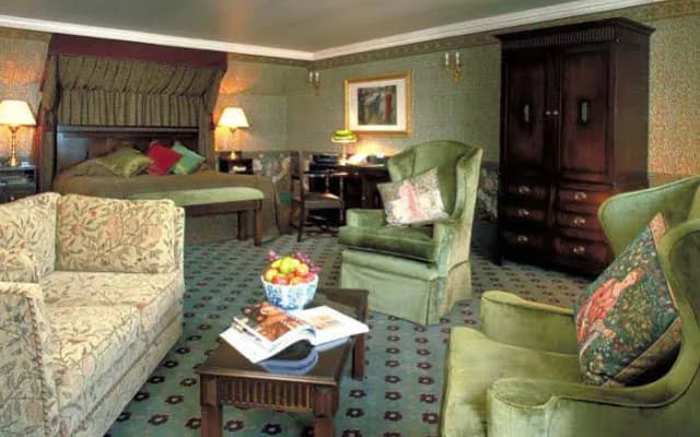 The Gallery Hotel - photo 2