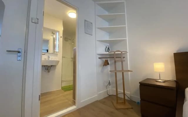 Guesthouse Citydrop, Amsterdam Flower Market - photo 4