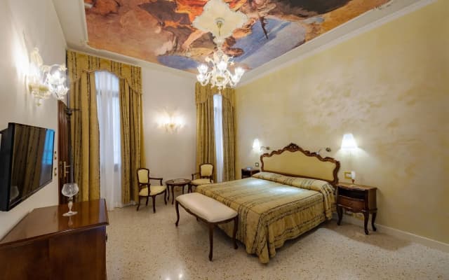 Hotel Scandinavia - photo 4