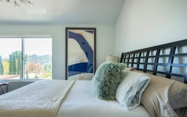 Troy Dr - Sleek & Modern Hollywood Hills Home With Stunning Views - photo 5