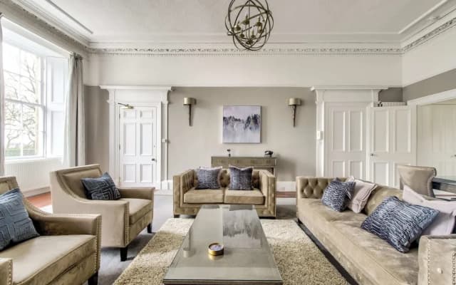 Stunning 2bdr Georgian Flat - photo 3