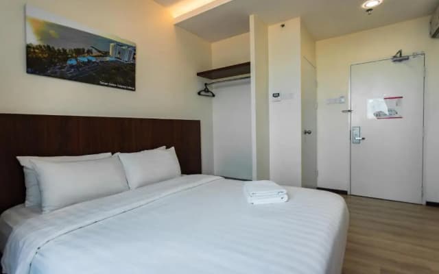 Emart Hotel (Riam) - photo 2