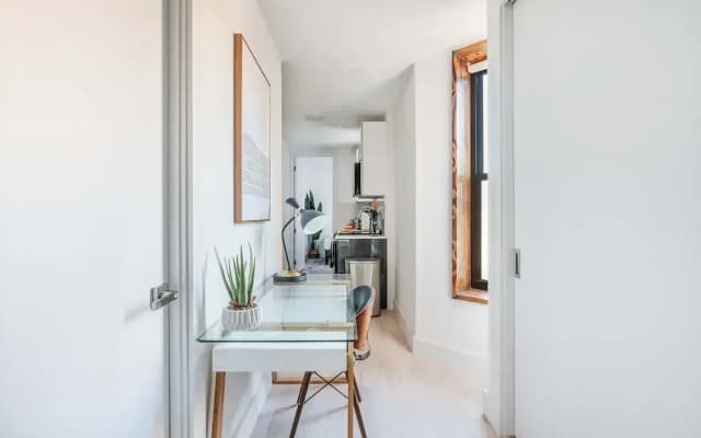 48-3fe 2BR Prime Midtown West - photo 4