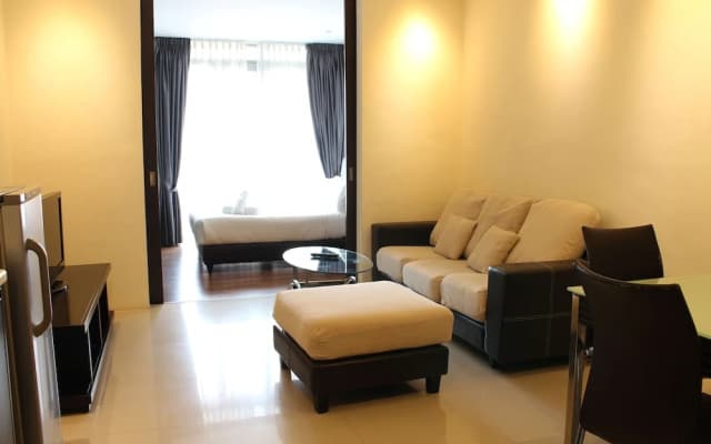Peaceful Service Suites at Taragon Puteri Bintang - photo 3