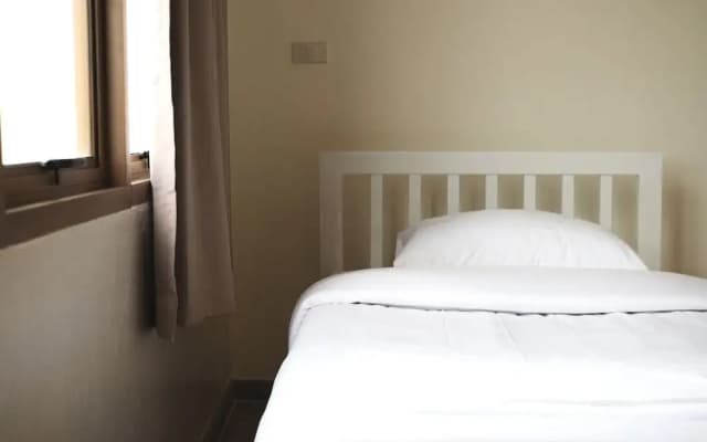 Krung Tone Hostel - photo 3