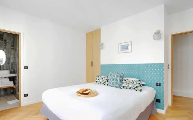 Charming Apartment- 2br/6p - Le Marais - photo 2
