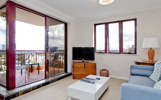 Expansive Views From Sydney 1 Bedroom Apartment - photo 4