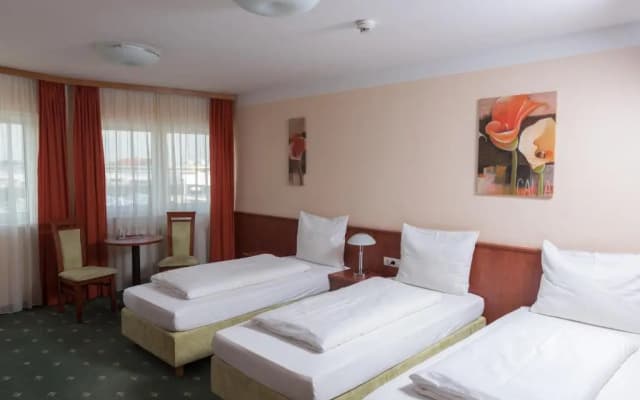 Hotel Breitenlee - photo 4