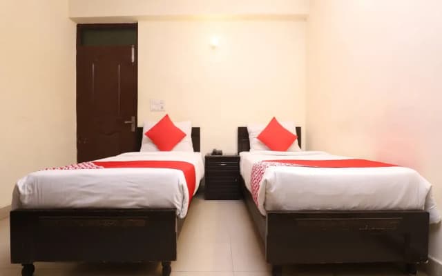 Charanpahari Hotel by OYO Rooms - photo 5