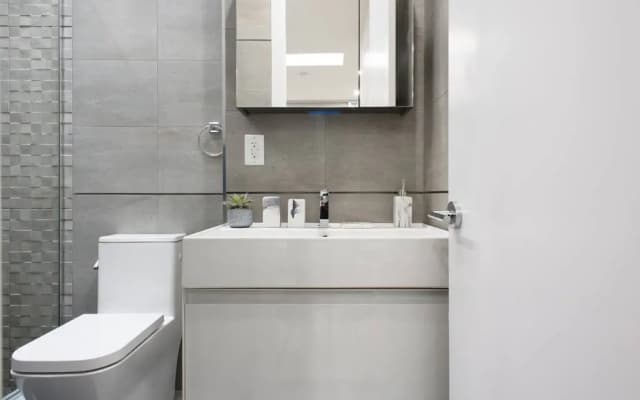 78-4b New Quality 1br W D in Unit Skylight - photo 3