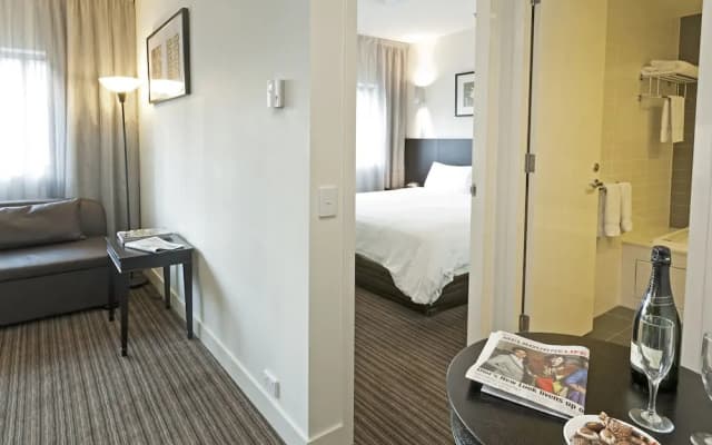 Causeway 353 Hotel - photo 2