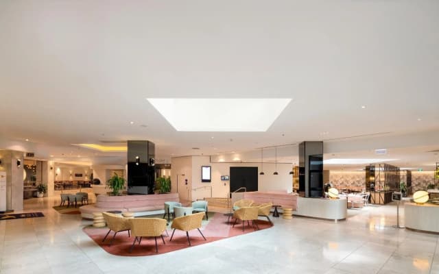 Novotel Sydney International Airport Hotel - photo 2