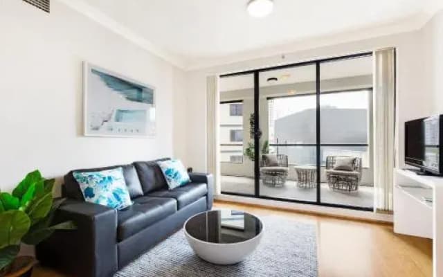 Surry Hills Fully Self Contained Modern 1 Bed Apartment (1012ELZ) - photo 2