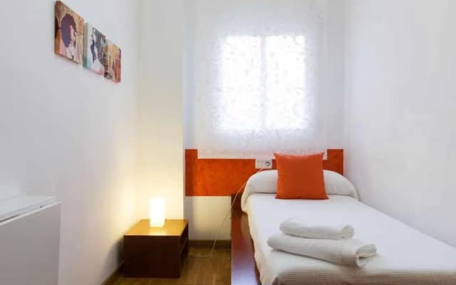 Comfortable 4 rooms 2Bath w balcony - photo 2