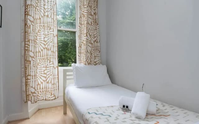 Charming Edinburgh Apartment - photo 4