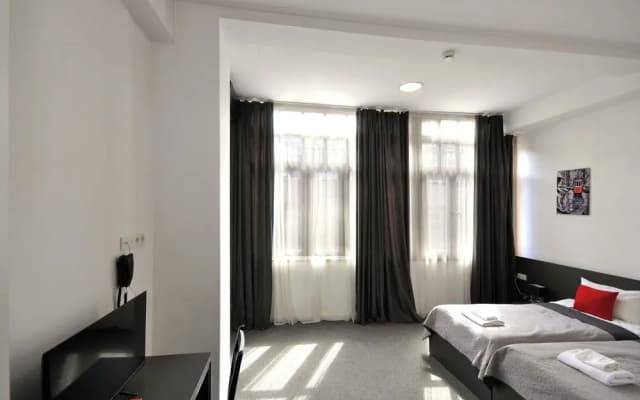 Median Inn - photo 3