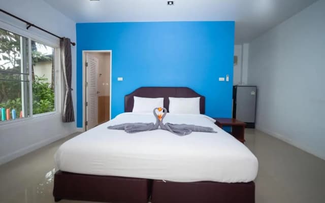 Maenam Villa Hotel - photo 4