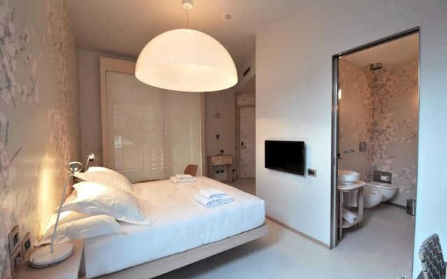 NU Hotel - photo 4