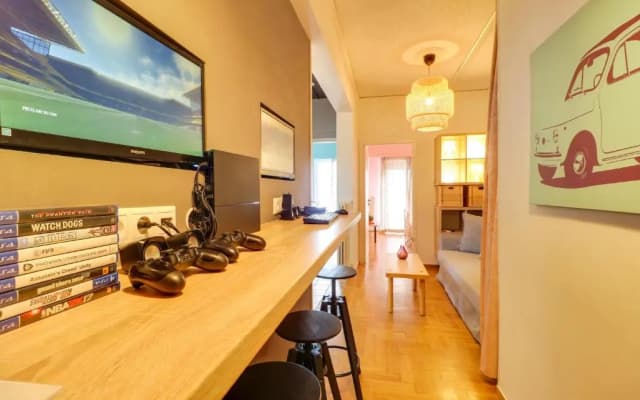 Spacious Central Flat☆3min to Metro☆AC|Netflix|PC - photo 3