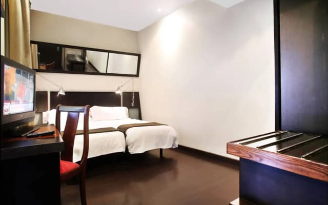 Hotel Avenida Gran Via - photo 5