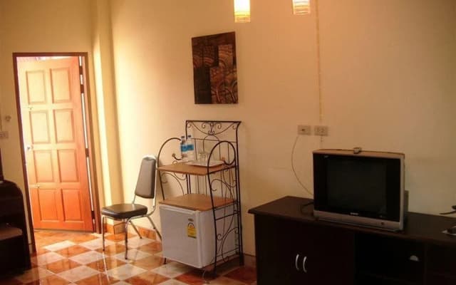 Patong Peace Hostel - photo 4