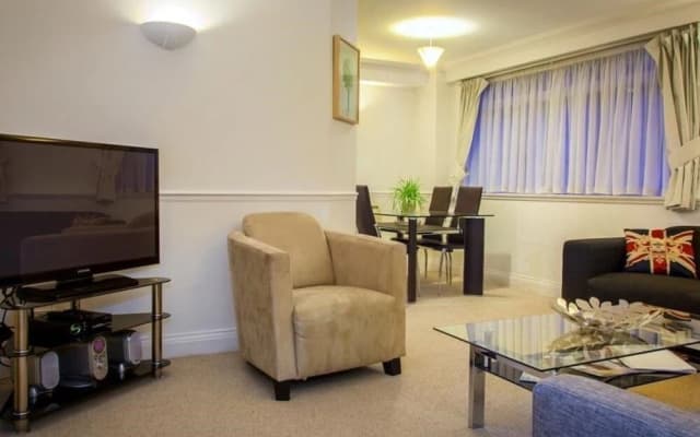 The Elegant Mayfair - photo 4
