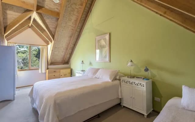 Charming Cottage on Gulls - photo 3
